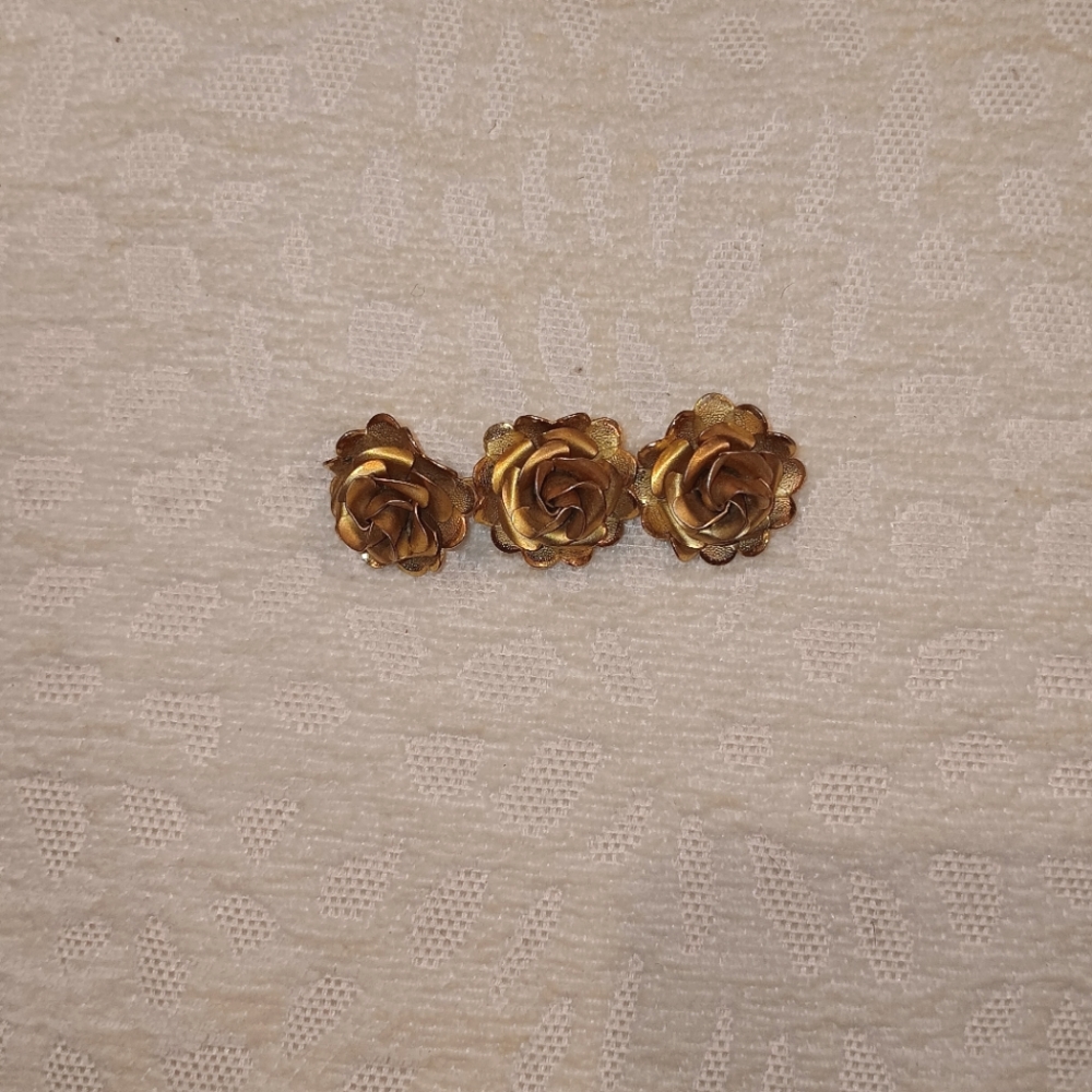 Vintage gold rose brooch